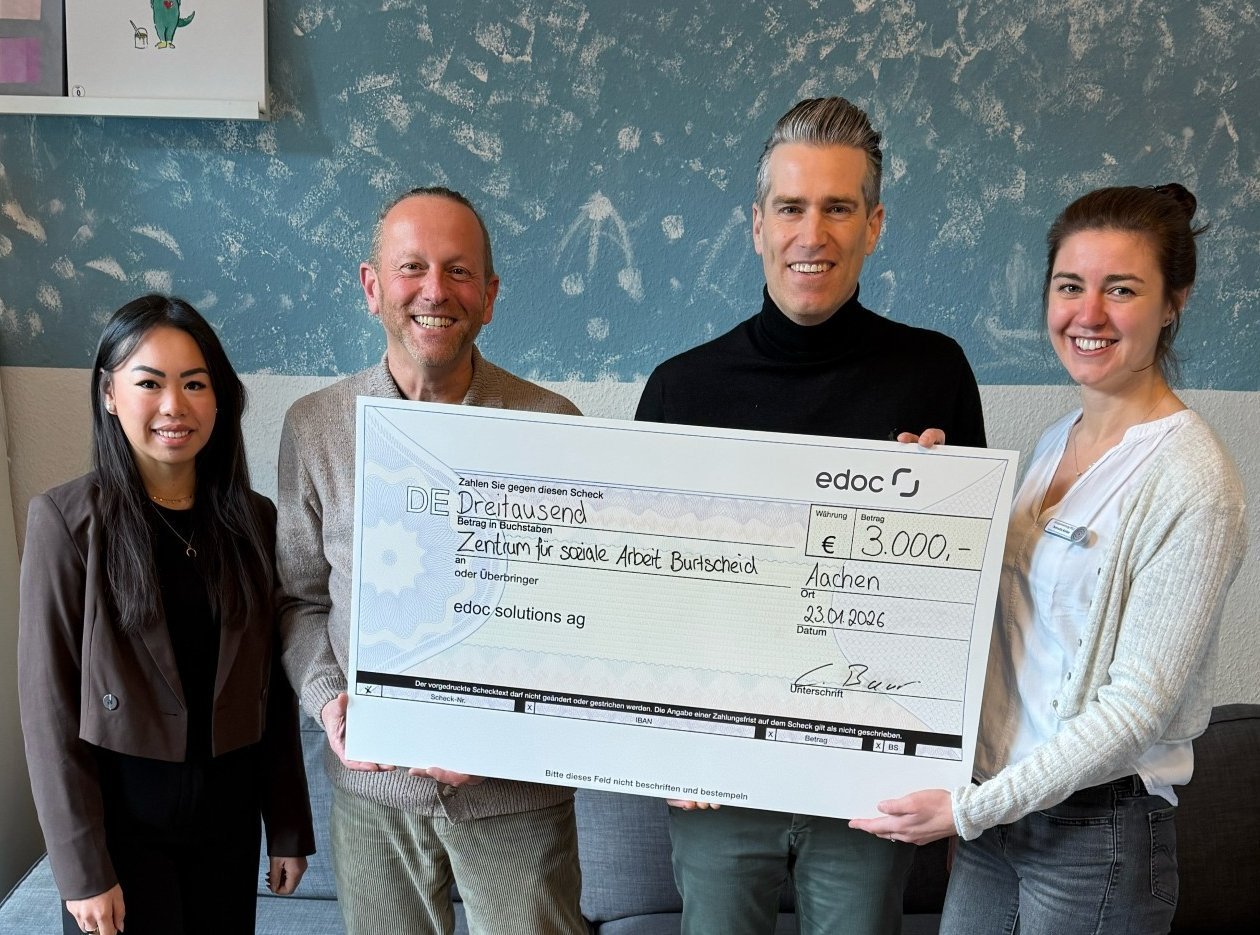 Scheckübergabe an die Kinder- und Jugendhilfe in Aachen